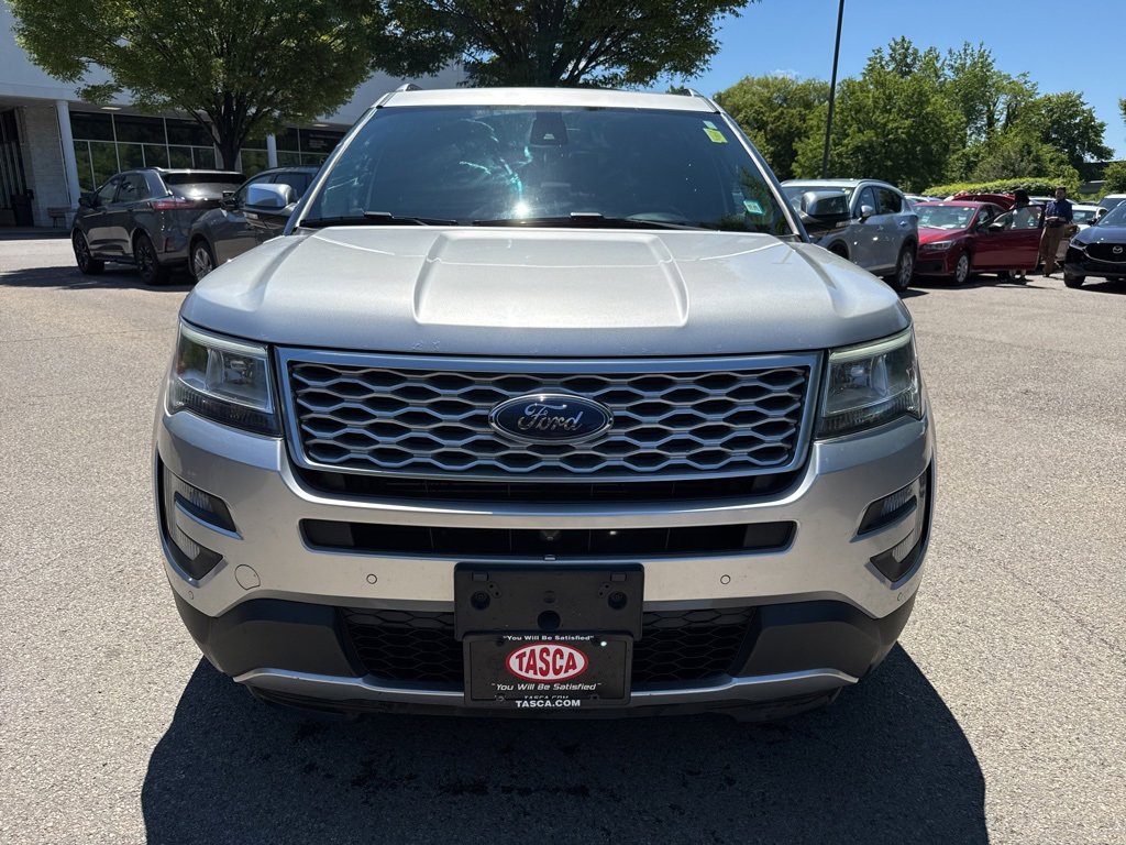 Used 2017 Ford Explorer Platinum image 3