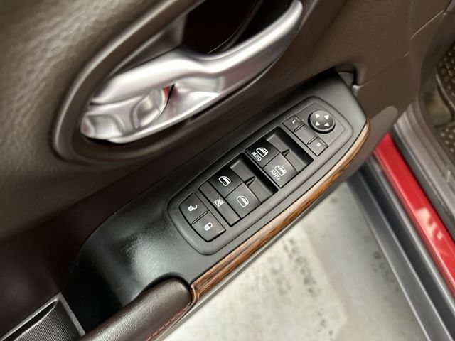 Used 2015 Jeep Cherokee Trailhawk AWD/4WD image 18