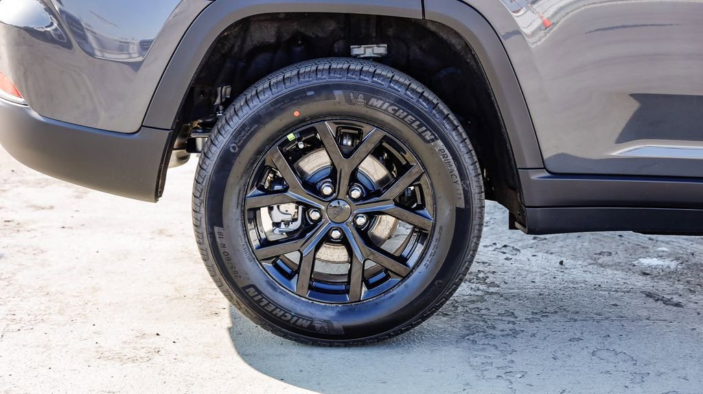 New 2026 Jeep Grand Cherokee Altitude image 12