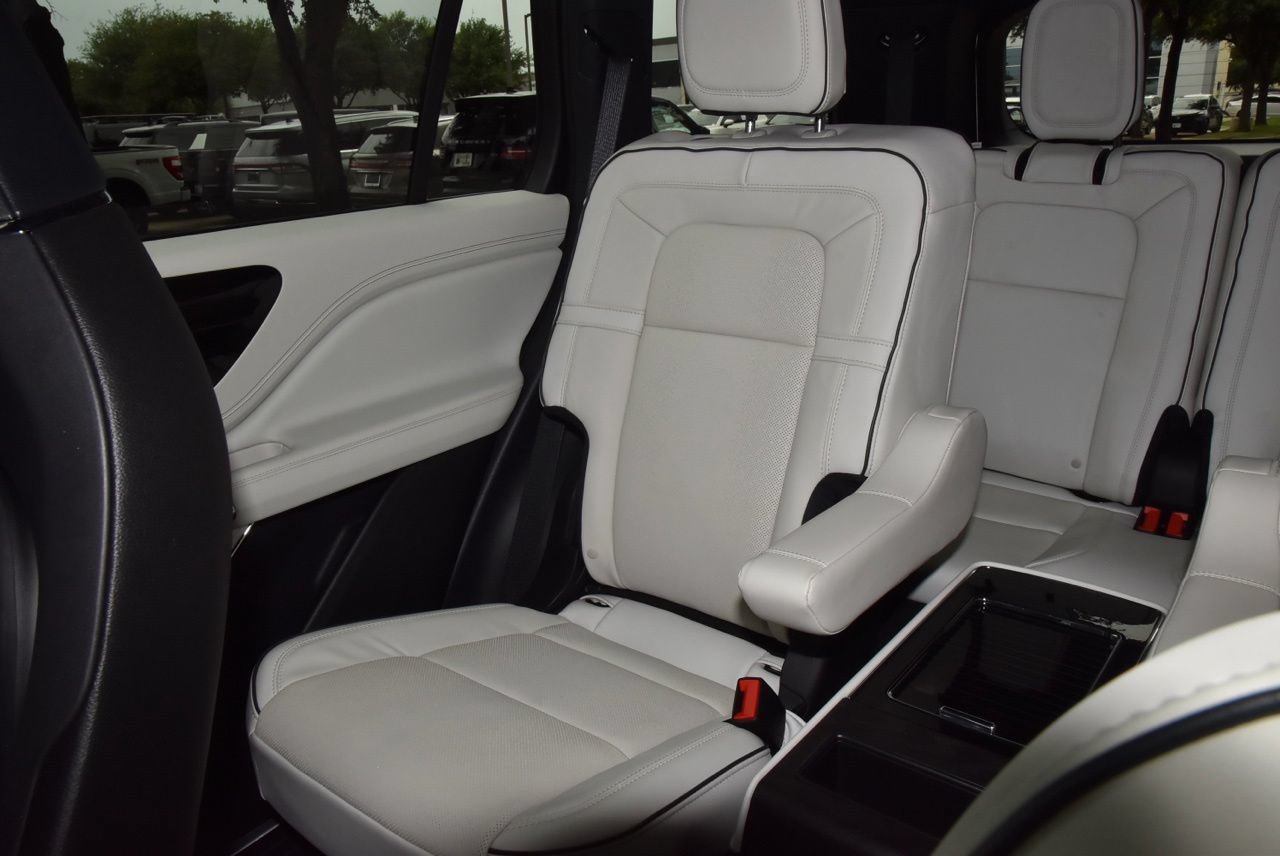 Used 2025 Lincoln Aviator Black Label AWD/4WD image 21
