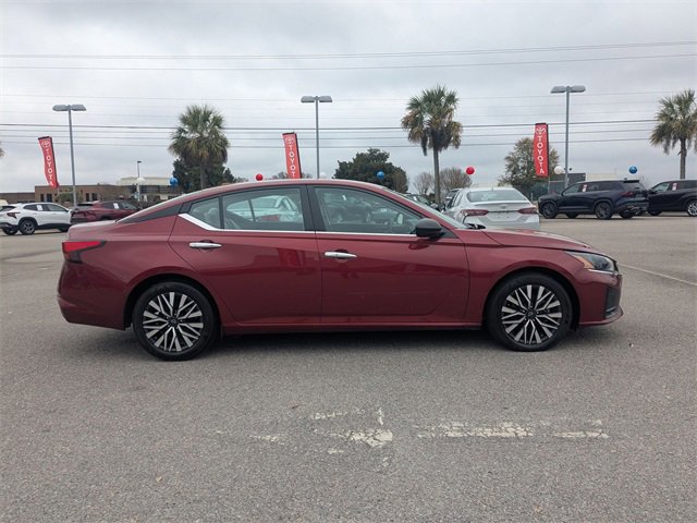 Used 2025 Nissan Altima 2.5 SV image 2