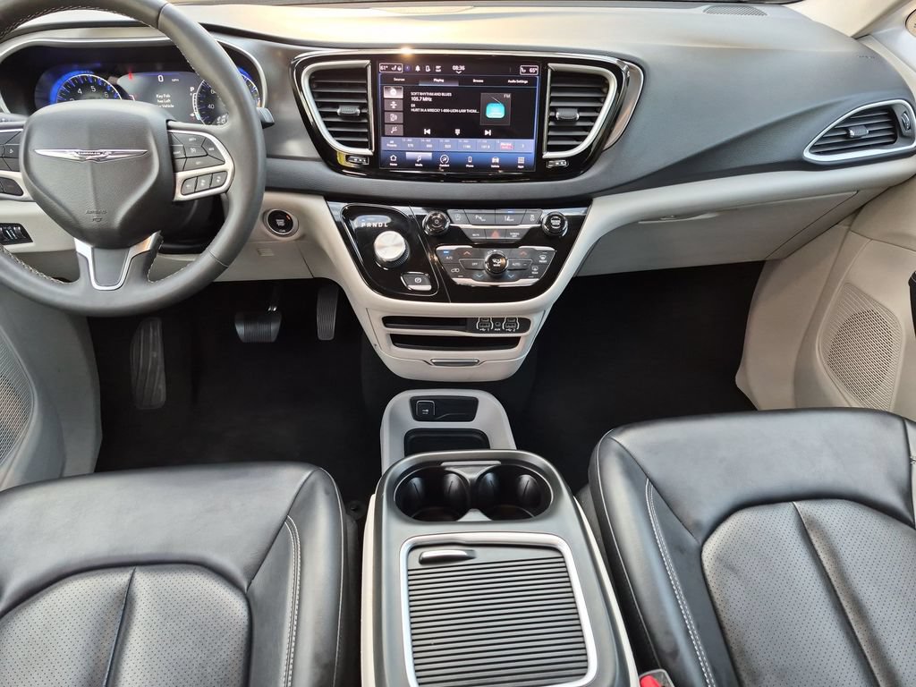 Used 2023 Chrysler Pacifica Touring-L FWD image 31