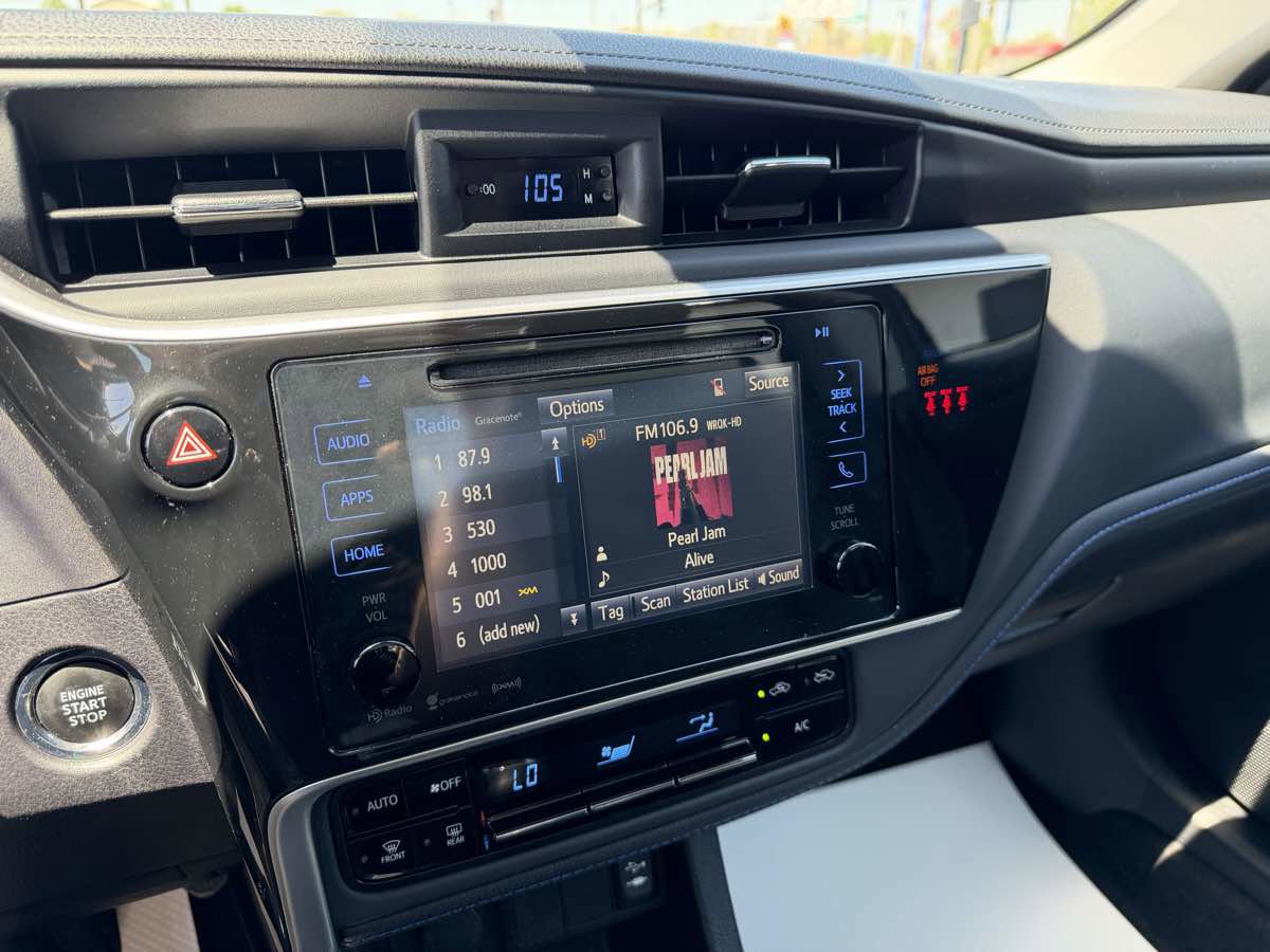 Used 2018 Toyota Corolla SE FWD image 21