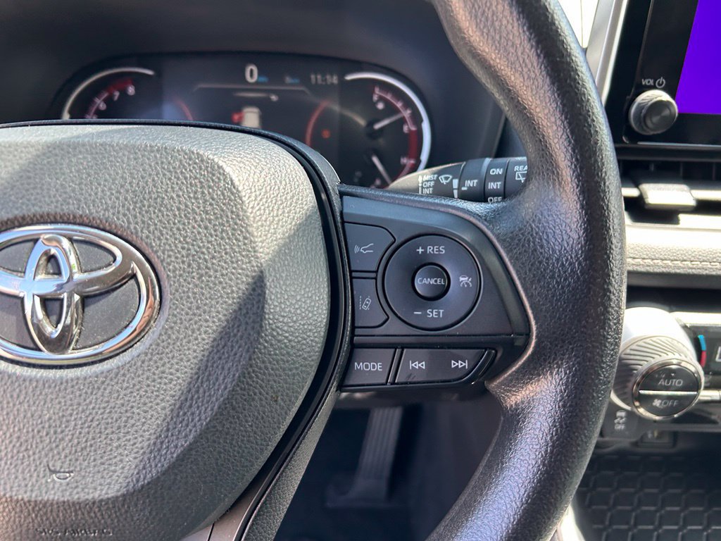 Used 2025 Toyota RAV4 XLE AWD/4WD image 12