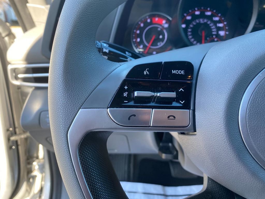 Used 2021 Hyundai Elantra SE image 16