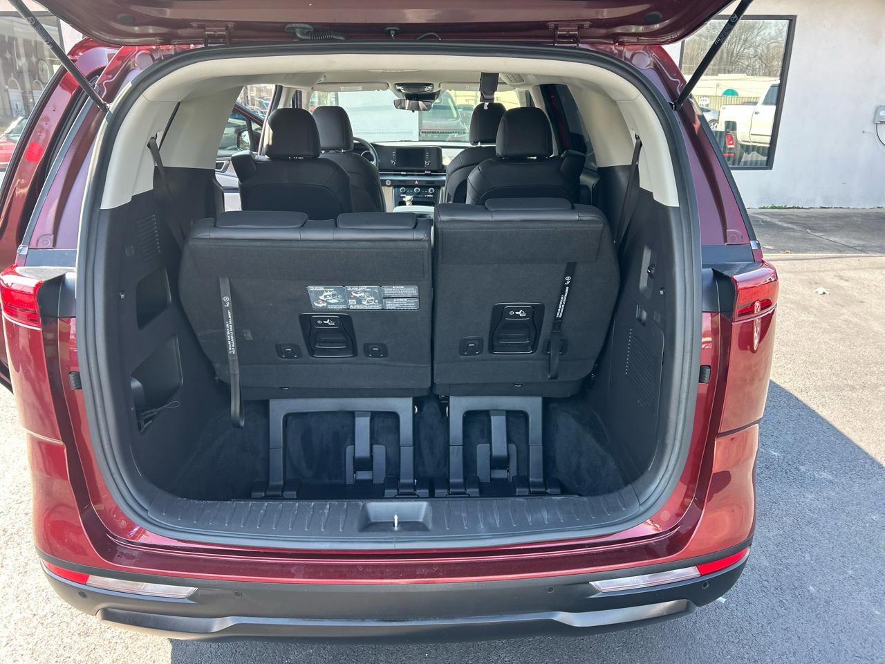 Used 2024 Kia Carnival LX FWD image 13