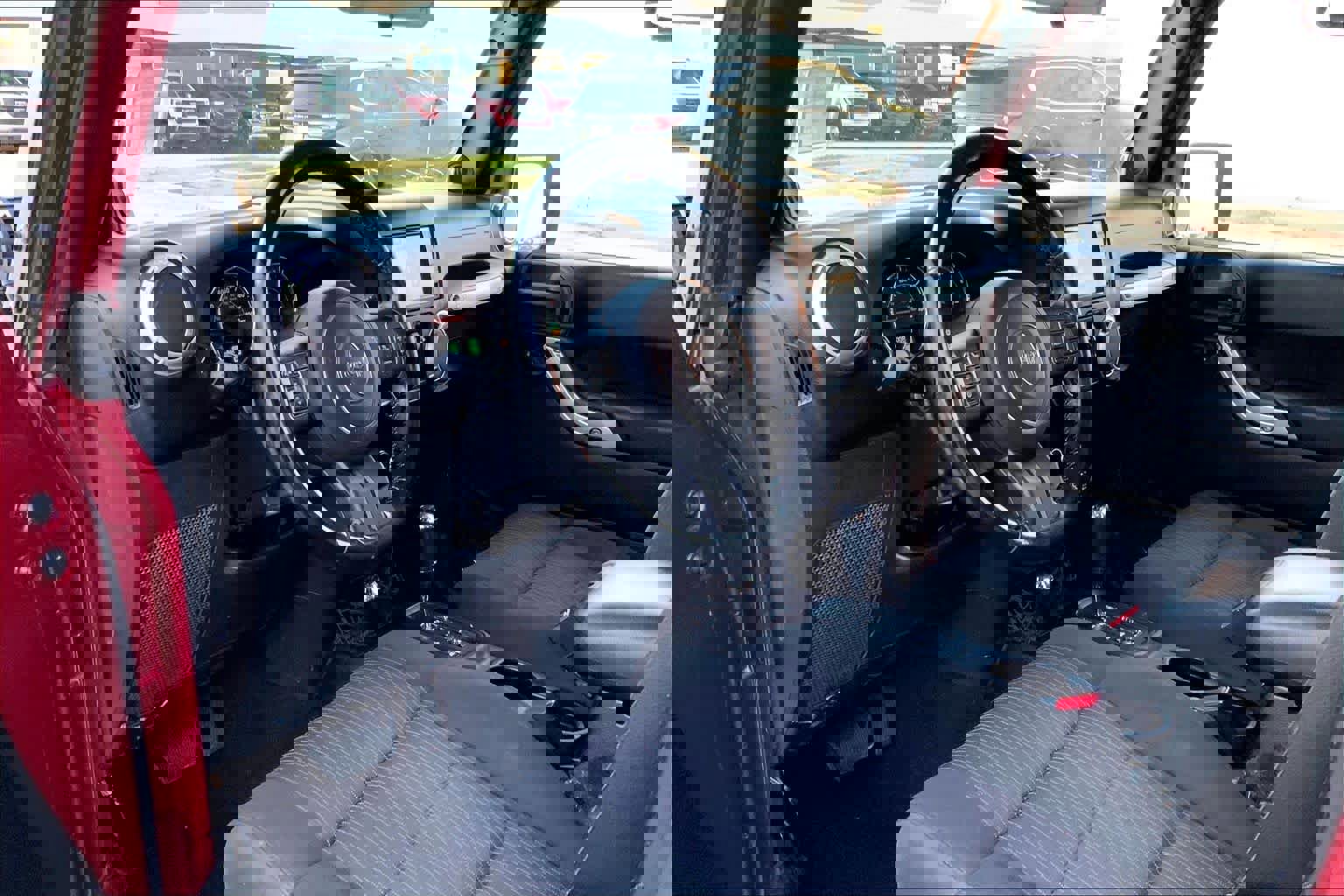 Used 2012 Jeep Wrangler Unlimited Sahara w/ Connectivity Group image 14