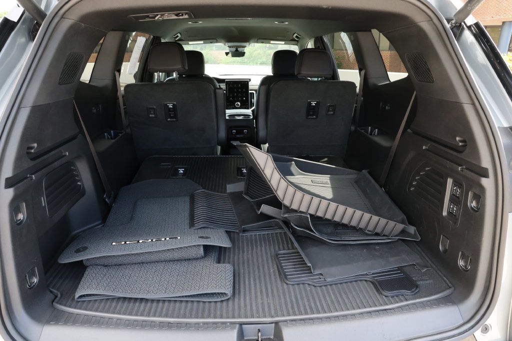 Used 2026 GMC Acadia Denali w/ LPO, Floor Liner Package AWD/4WD image 10
