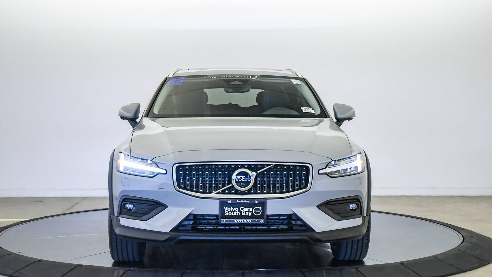 Certified 2025 Volvo V60 B5 Cross Country Plus AWD/4WD image 7