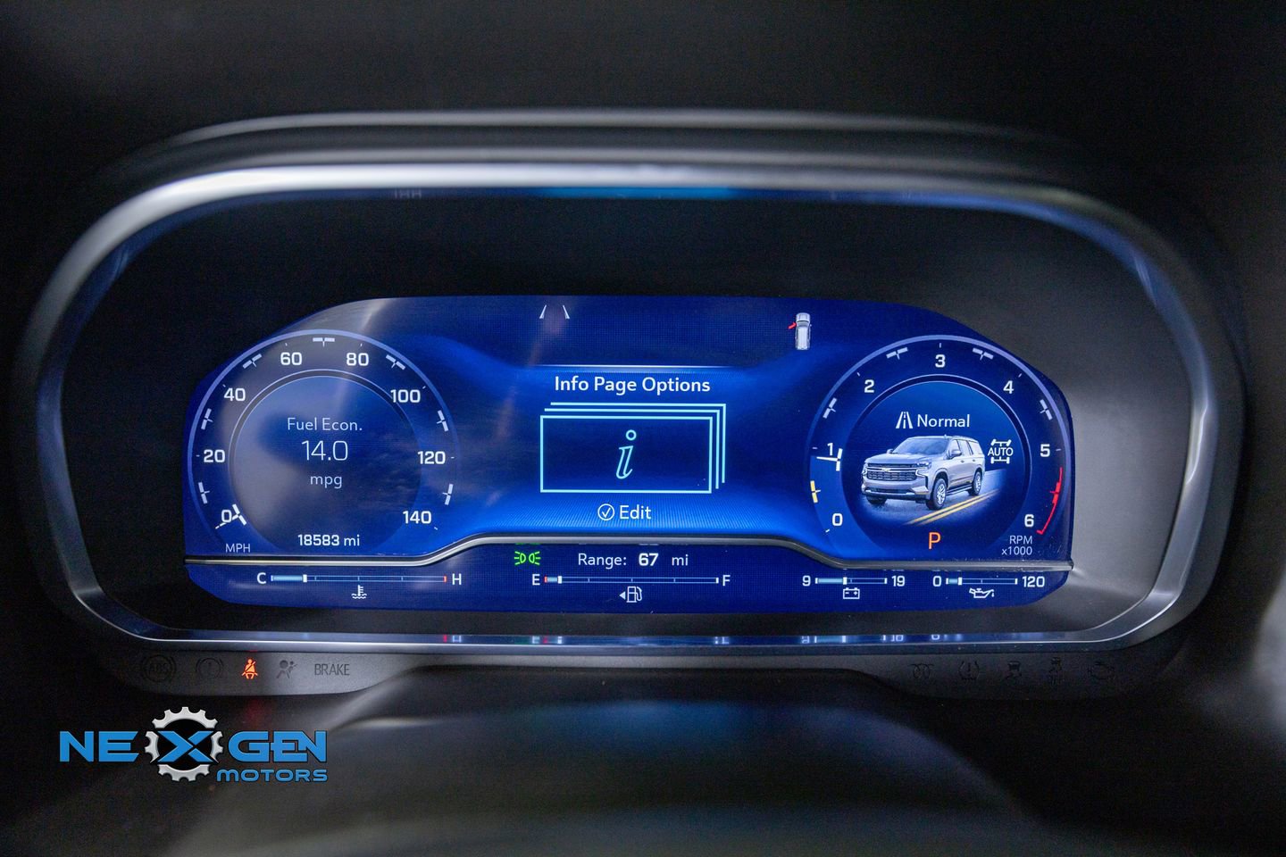 Used 2024 Chevrolet Suburban RST w/ Luxury Package AWD/4WD image 16