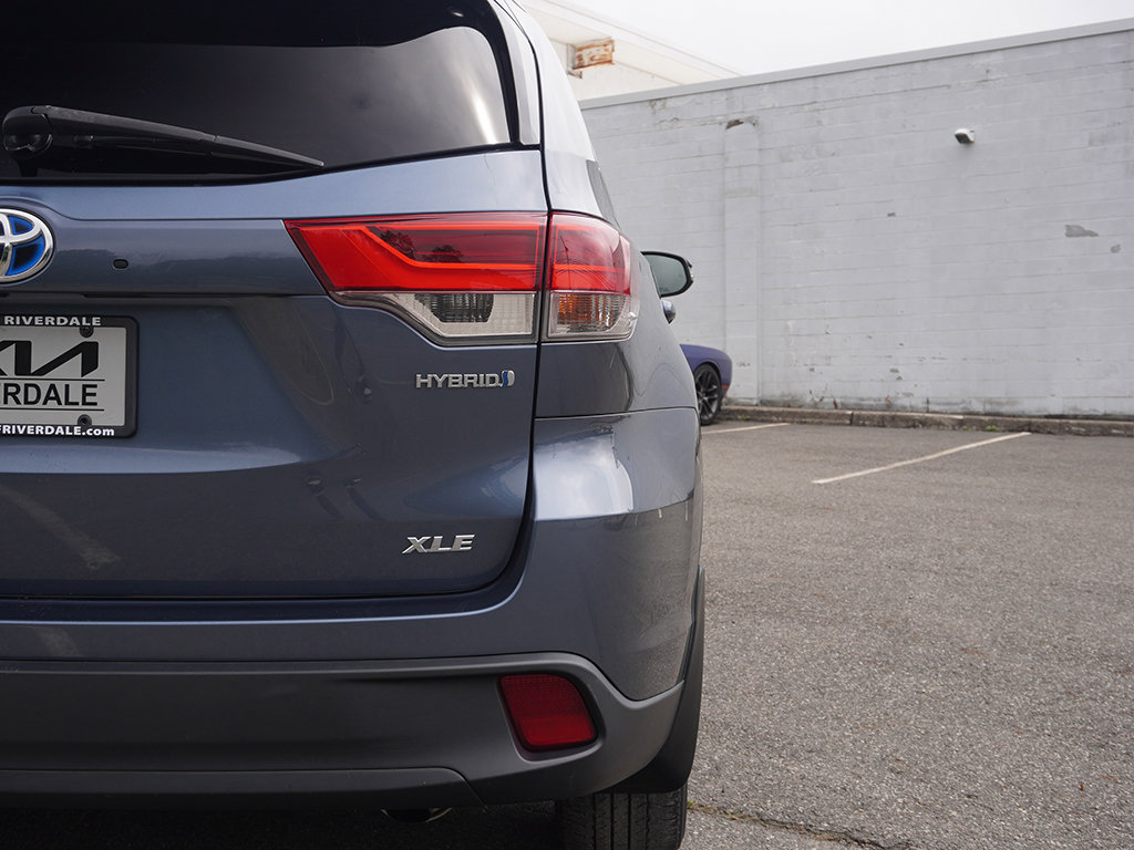 Used 2019 Toyota Highlander XLE AWD/4WD image 18