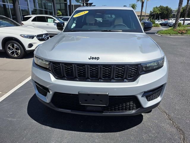 Used 2024 Jeep Grand Cherokee Limited w/ Black Appearance Package image 3