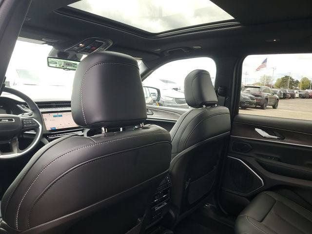 New 2026 Jeep Grand Cherokee L Limited w/ Luxury Tech Group II AWD/4WD image 12