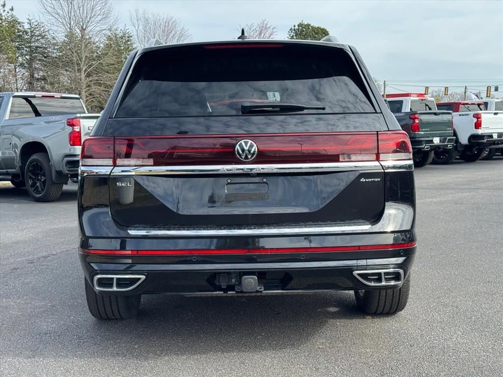 Used 2024 Volkswagen Atlas SEL Premium R-Line image 4