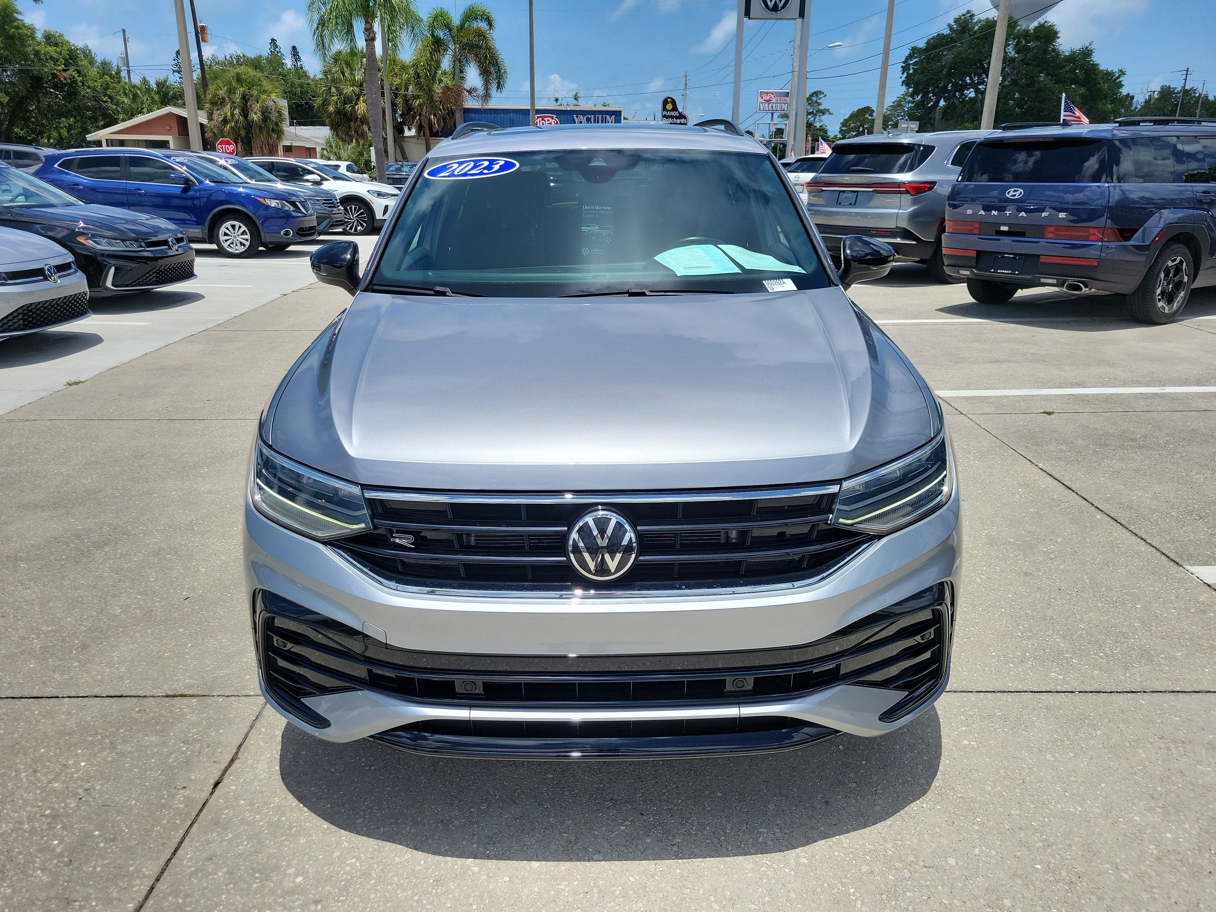 Certified 2023 Volkswagen Tiguan SE R-Line FWD image 2