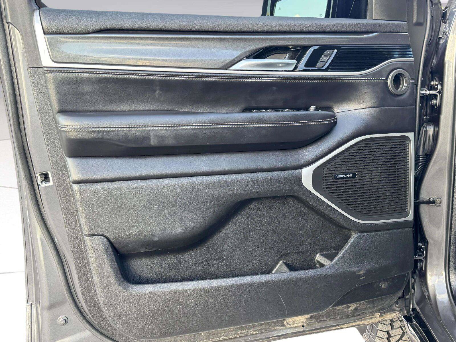 Used 2022 Jeep Wagoneer Series I AWD/4WD image 18