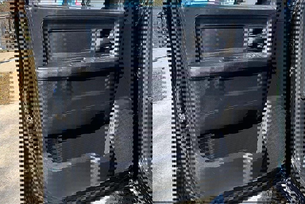 Used 2016 RAM 2500 Tradesman w/ Chrome Appearance Group image 26