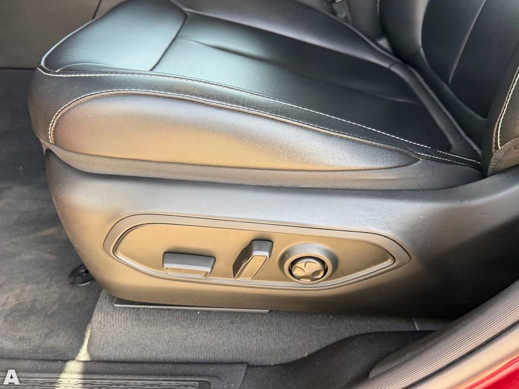 Certified 2023 Jeep Grand Cherokee Limited w/ Black Appearance Package AWD/4WD image 22