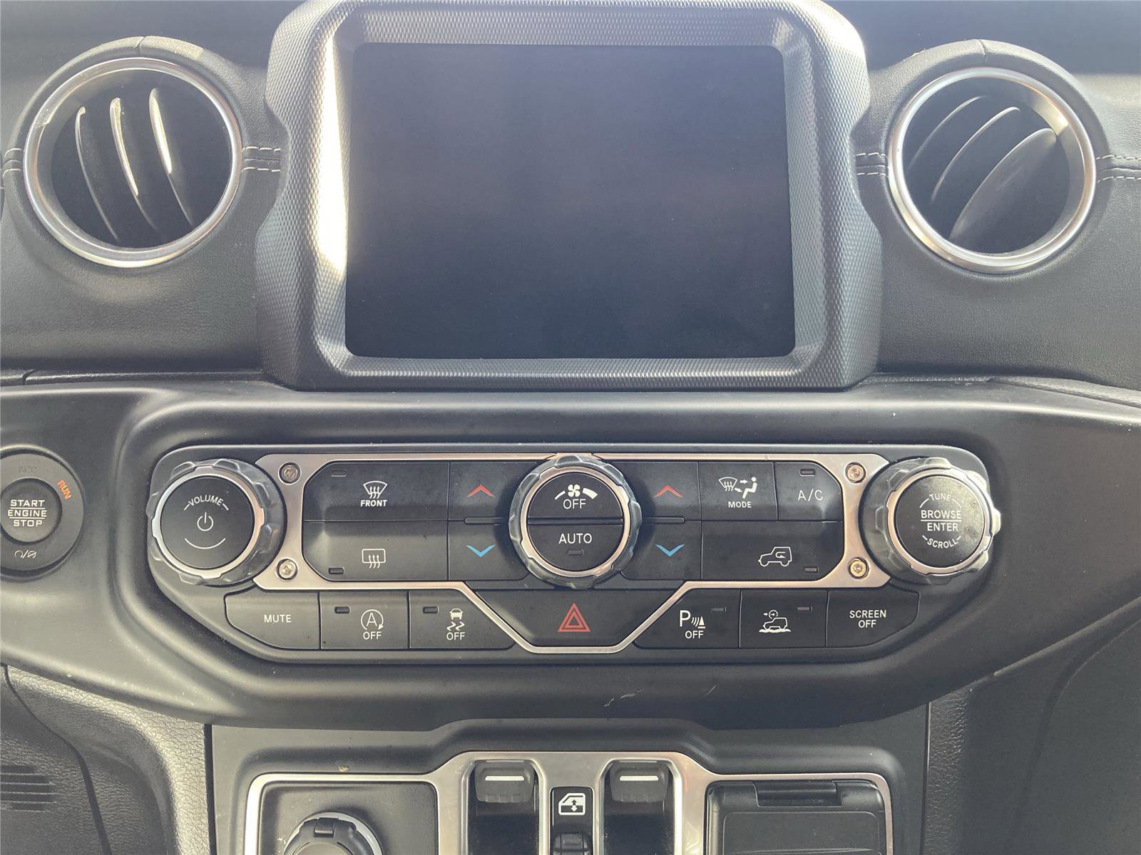 Used 2020 Jeep Gladiator Overland w/ Popular Equipment Package image 14