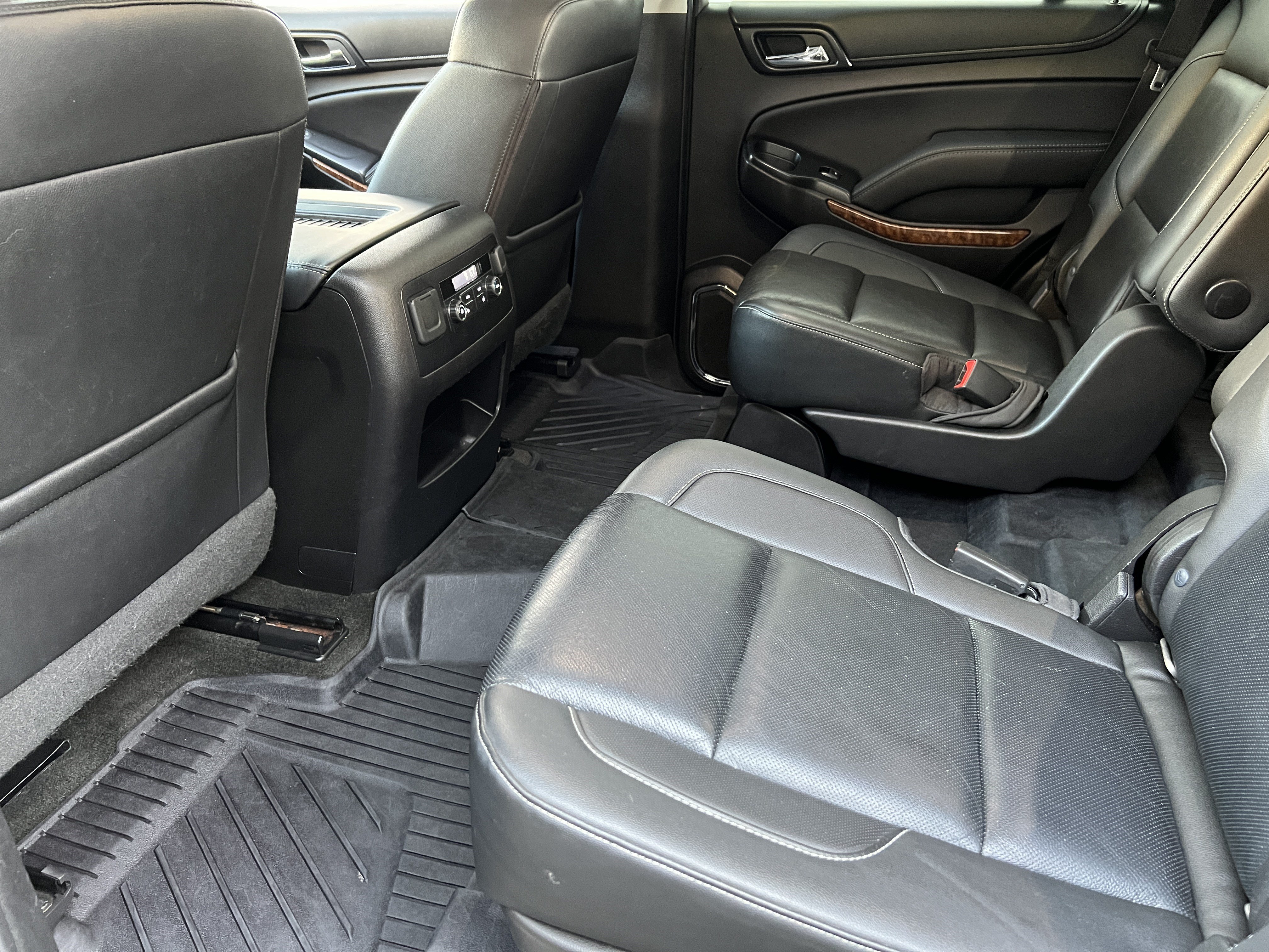 Used 2018 Chevrolet Tahoe Premier w/ RST Edition AWD/4WD image 16