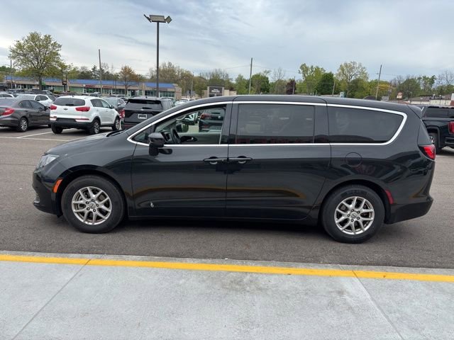 Used 2022 Chrysler Voyager LX FWD image 10
