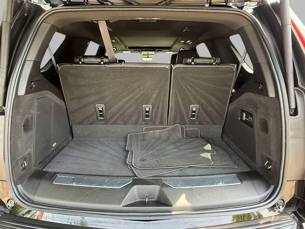 Used 2023 Cadillac Escalade Premium Luxury AWD/4WD image 18