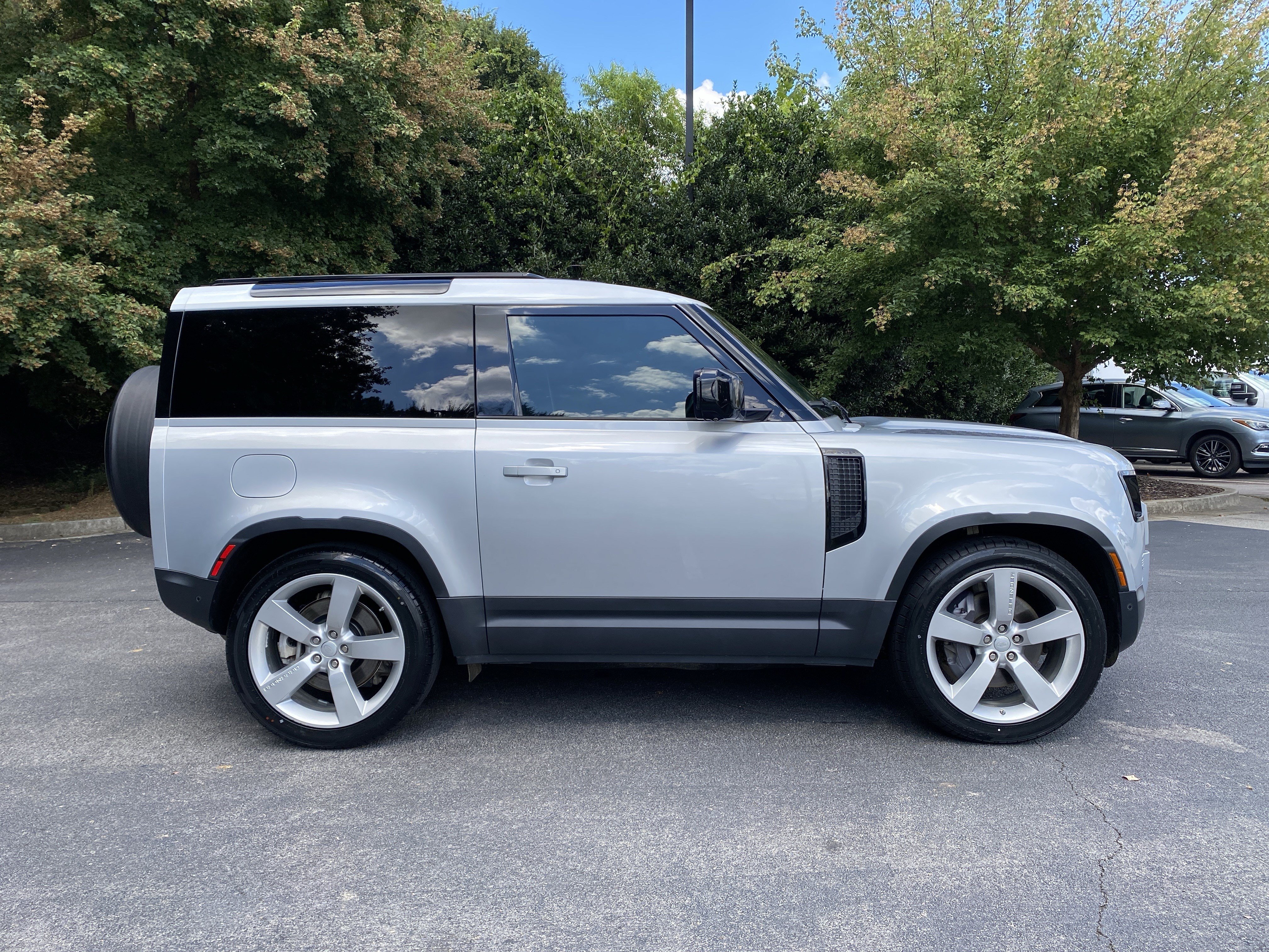 Used 2021 Land Rover Defender 90 First Edition AWD/4WD image 10
