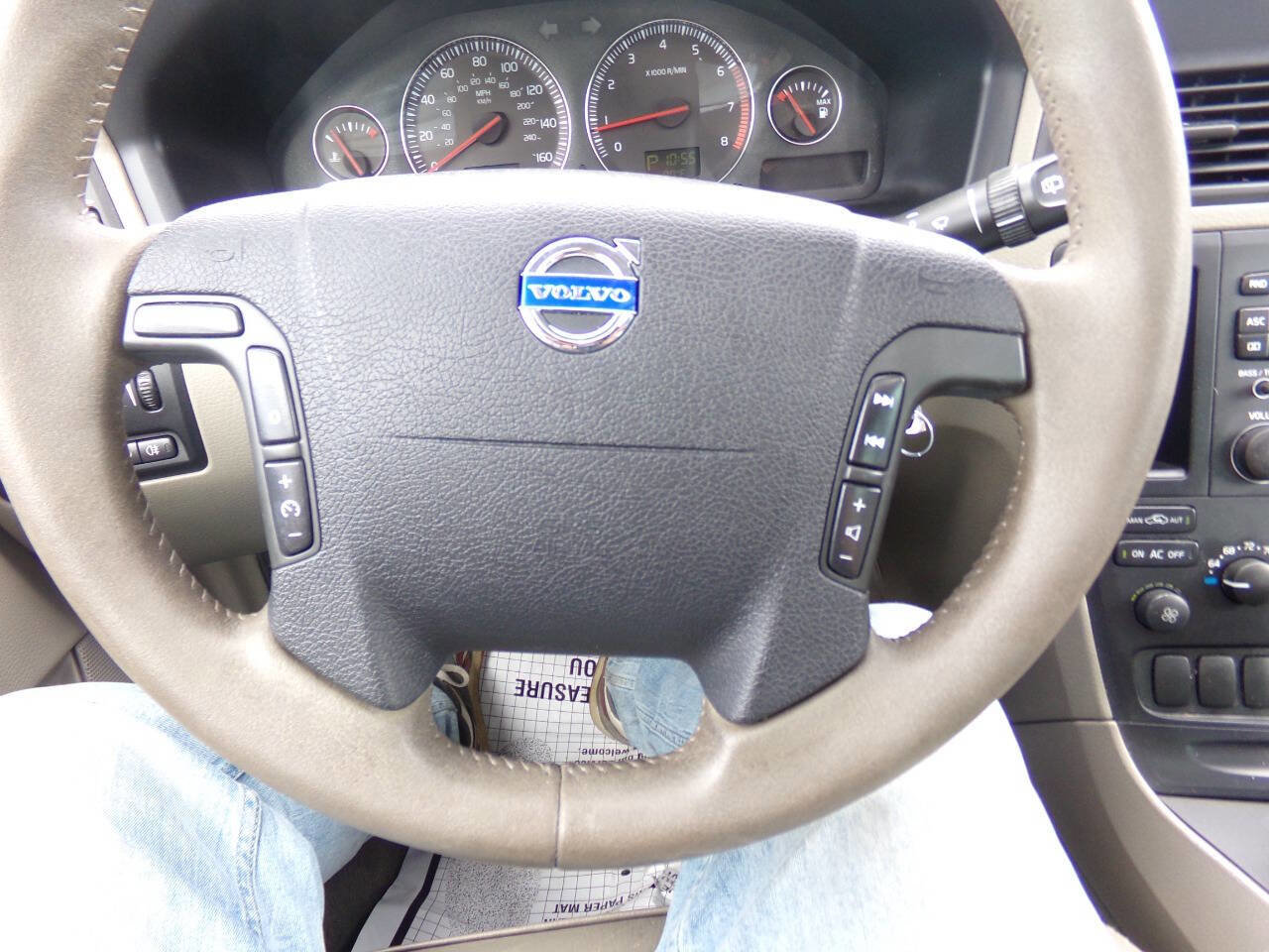 Used 2004 Volvo V70 AWD/4WD image 8