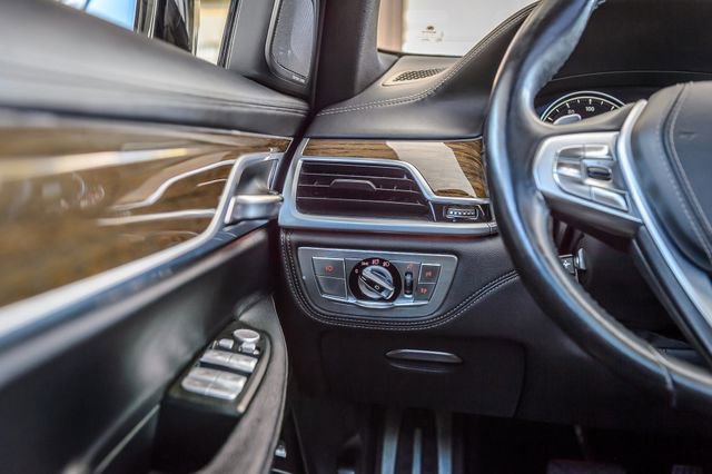 Used 2017 BMW 740i xDrive AWD/4WD image 30