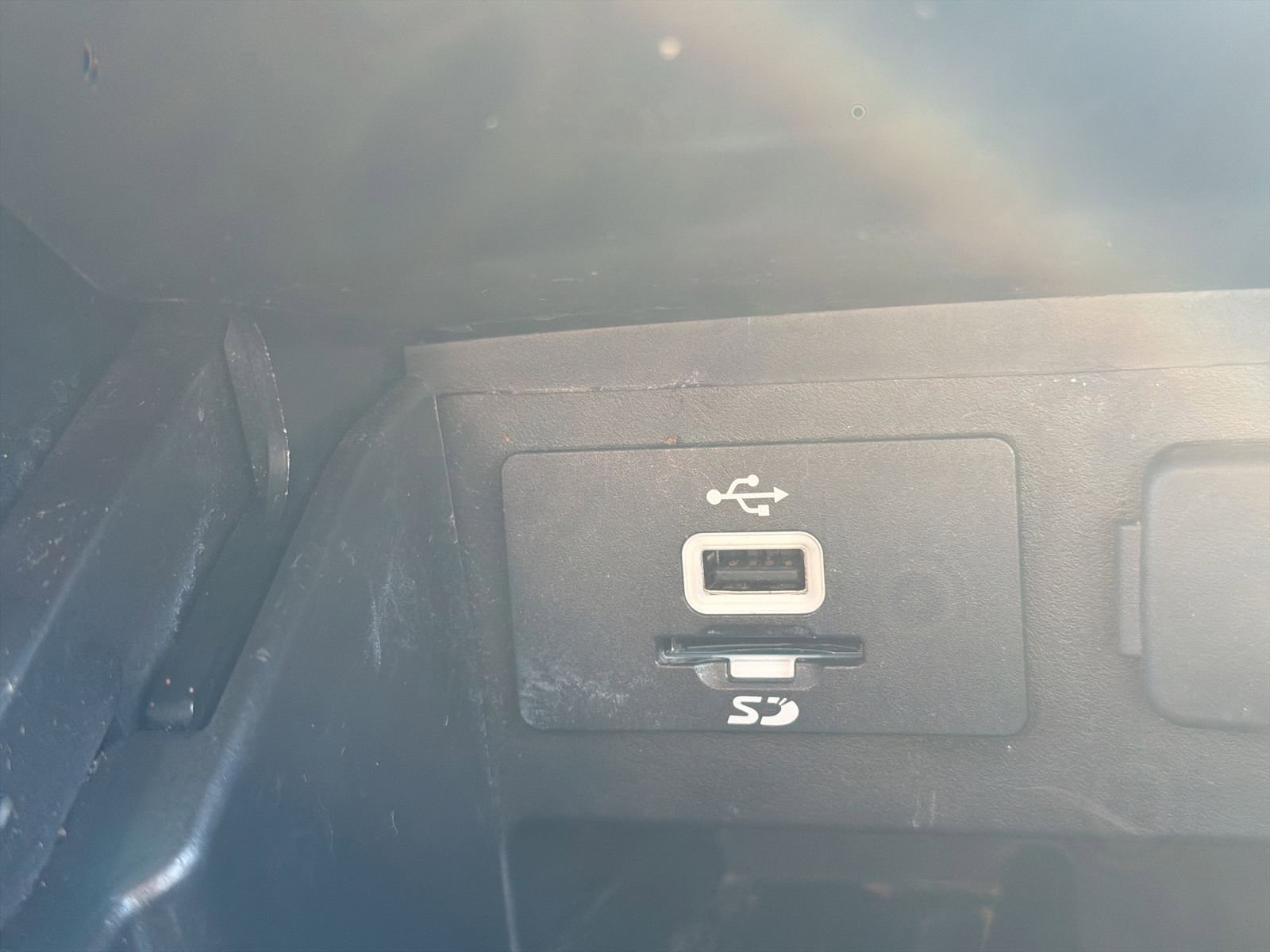 Used 2016 Ford Explorer XLT w/ Equipment Group 202A AWD/4WD image 34