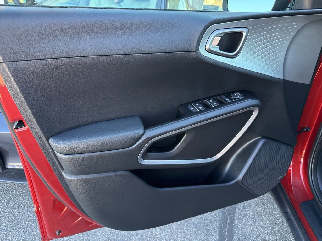 Used 2025 Kia Soul S image 28