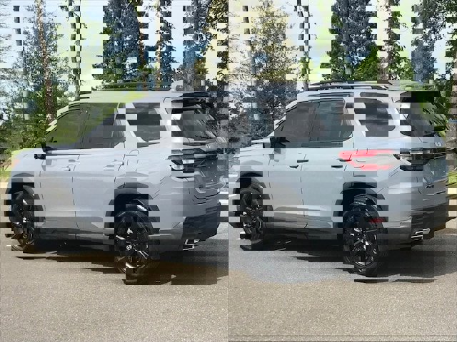 Used 2025 Honda Pilot Black Edition image 4