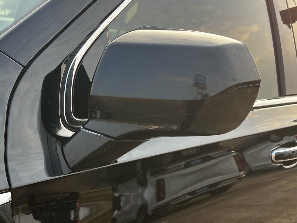 Used 2023 GMC Yukon SLT image 29