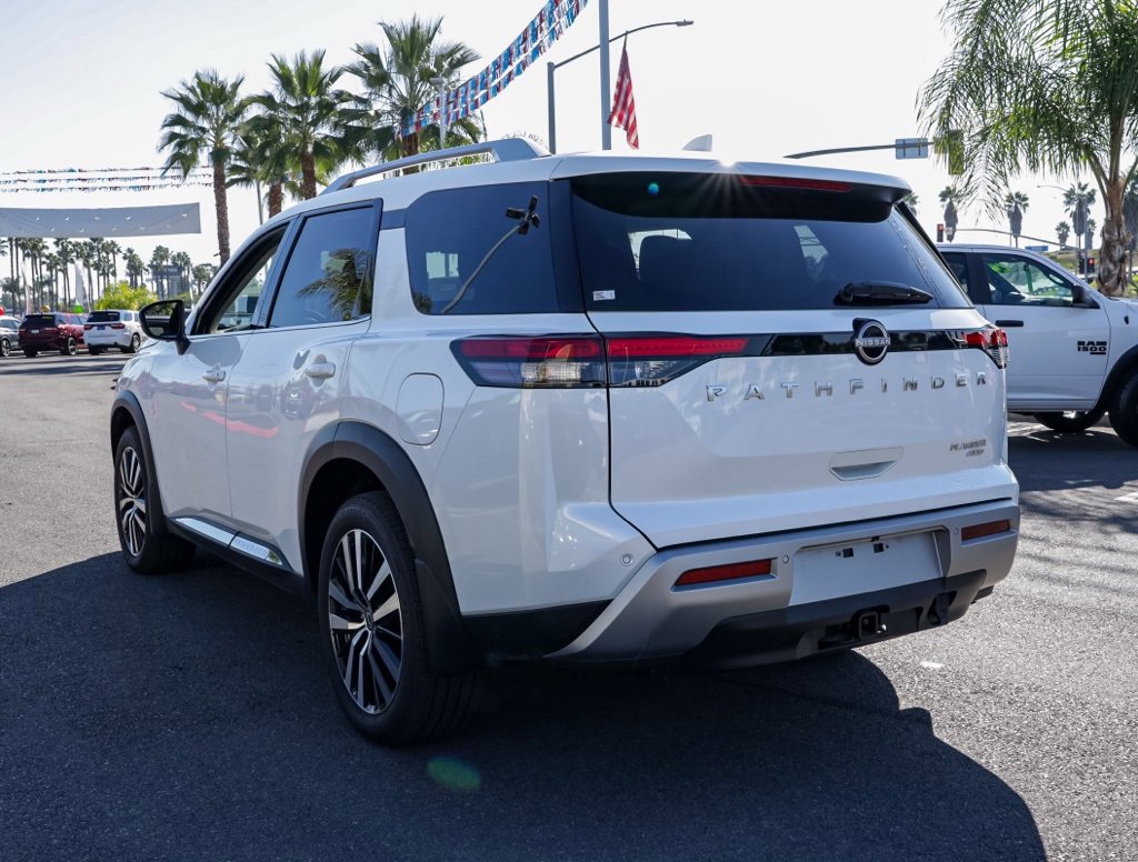 Used 2025 Nissan Pathfinder Platinum w/ Cargo Package image 5