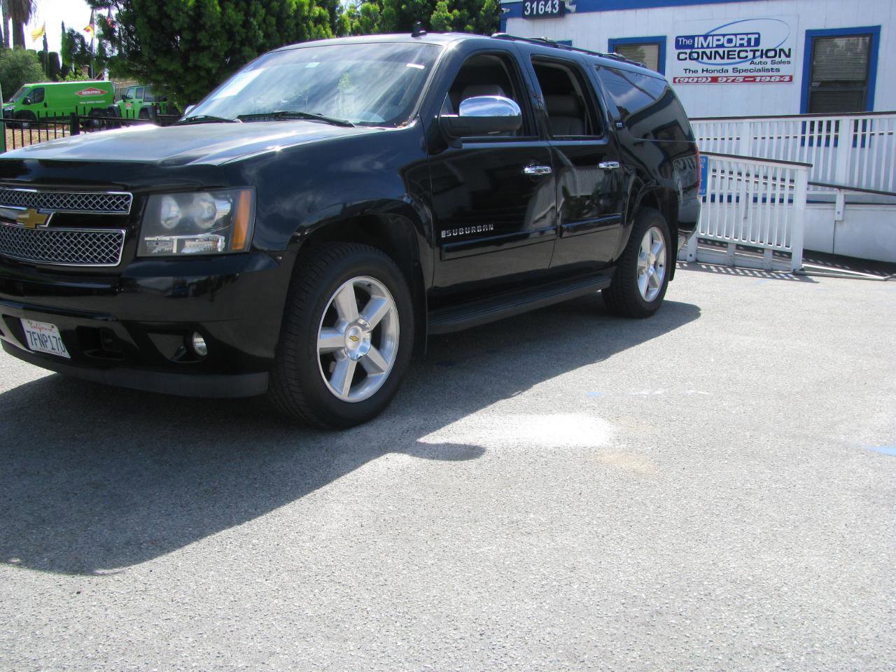 Used 2007 Chevrolet Suburban LTZ w/ LTZ Preferred Equipment Group AWD/4WD image 2