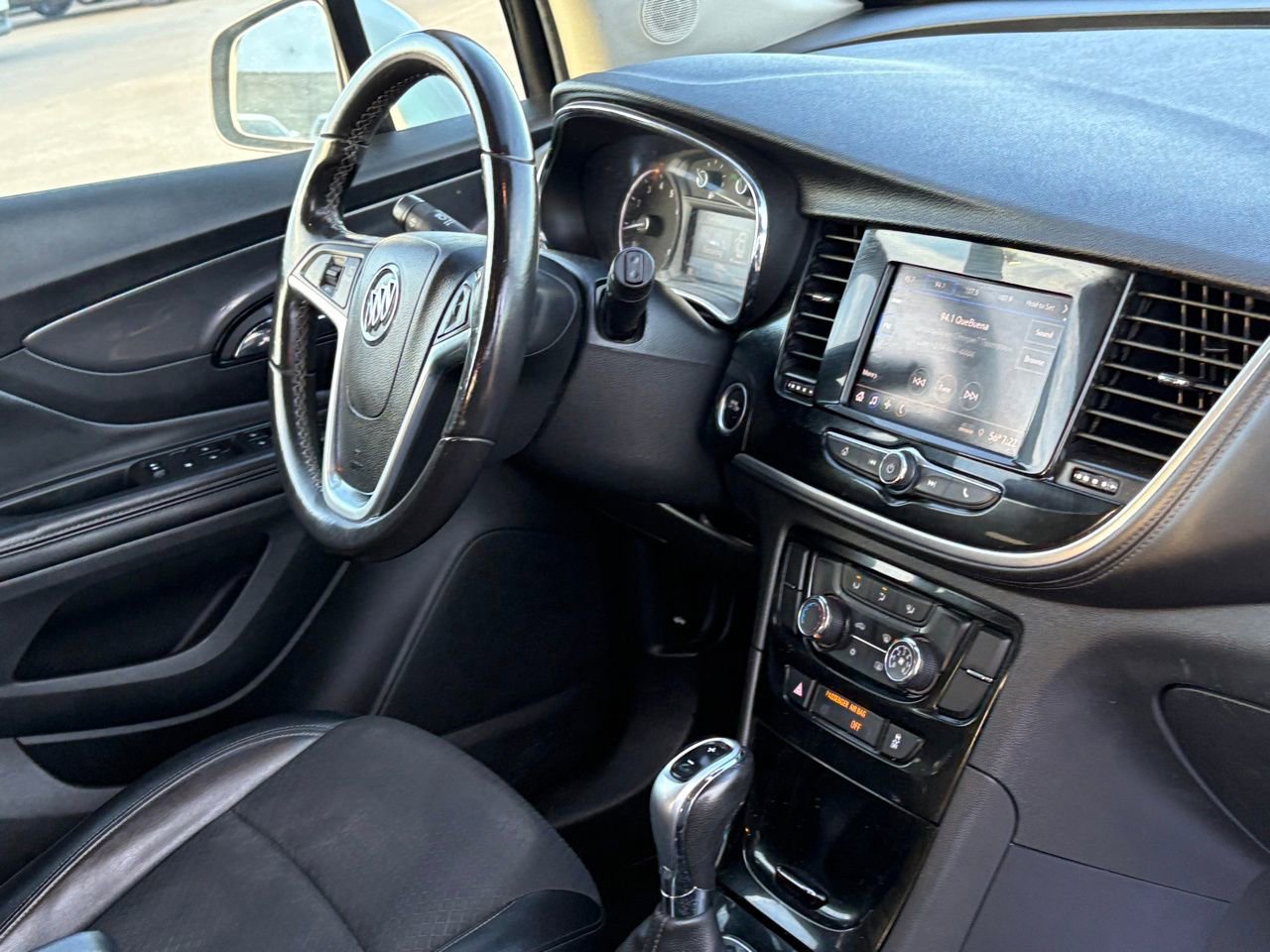 Used 2022 Buick Encore Preferred image 36