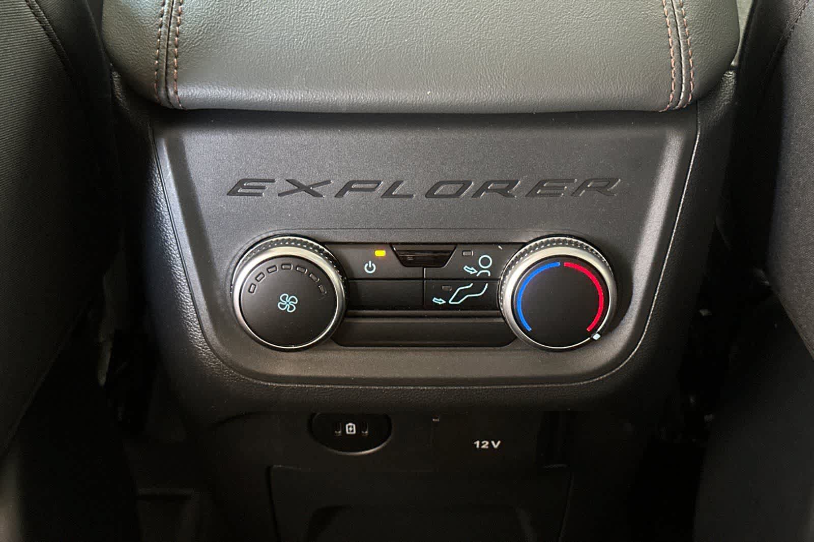 Used 2025 Ford Explorer Active AWD/4WD image 15