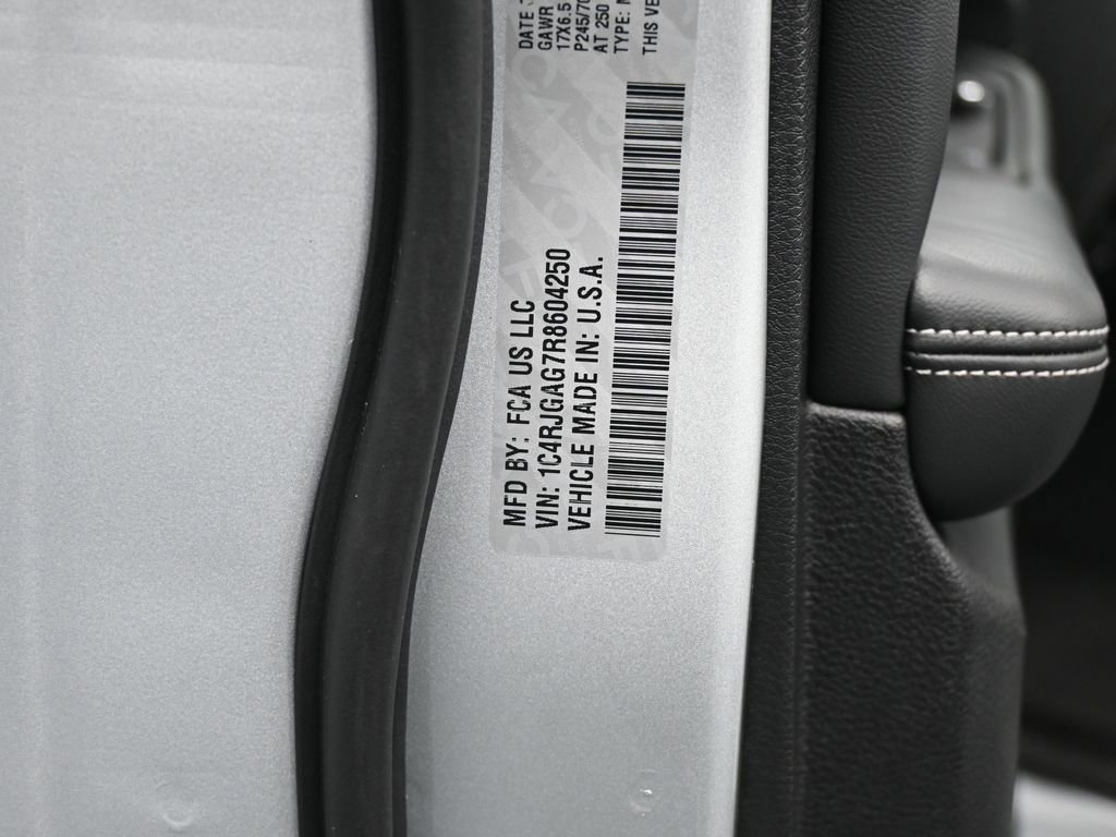 Used 2024 Jeep Grand Cherokee Laredo w/ Trailer Tow Package image 14