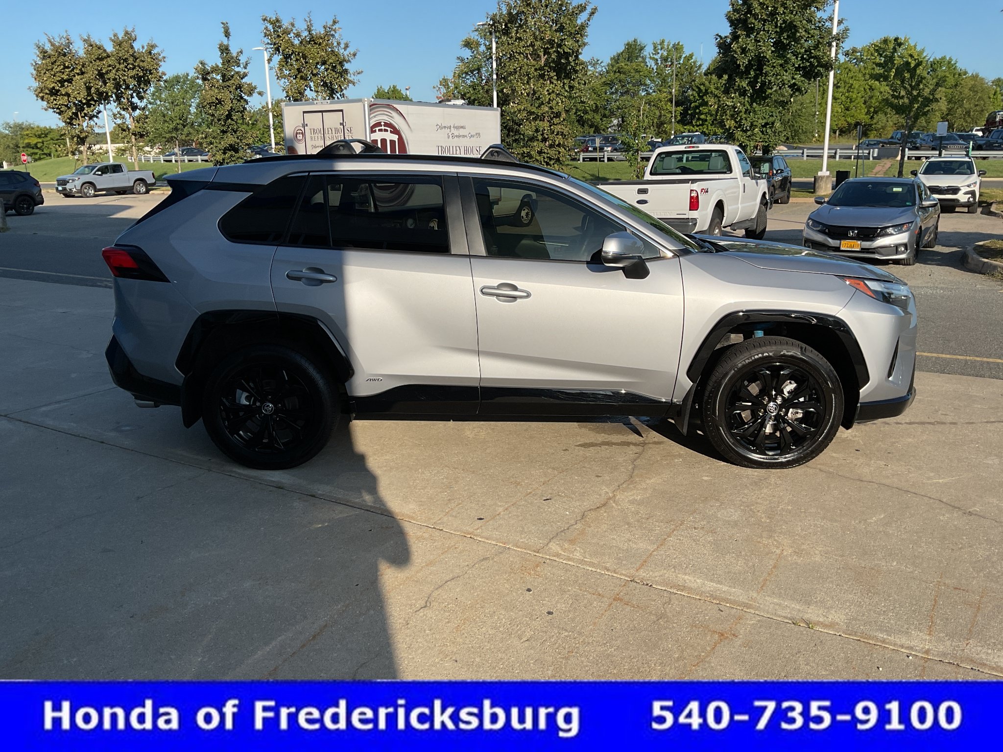 Used 2023 Toyota RAV4 SE w/ Convenience Package AWD/4WD image 7