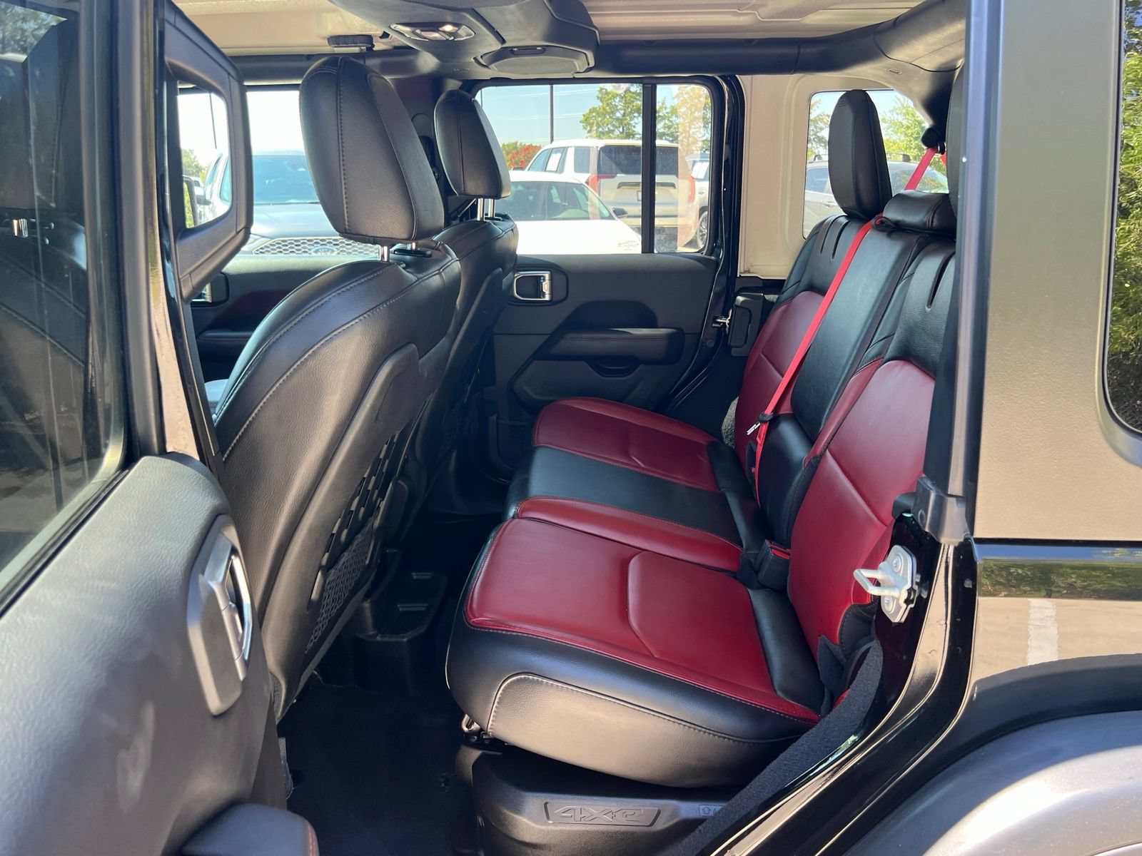 Used 2023 Jeep Wrangler Unlimited Rubicon 4xe AWD/4WD image 16