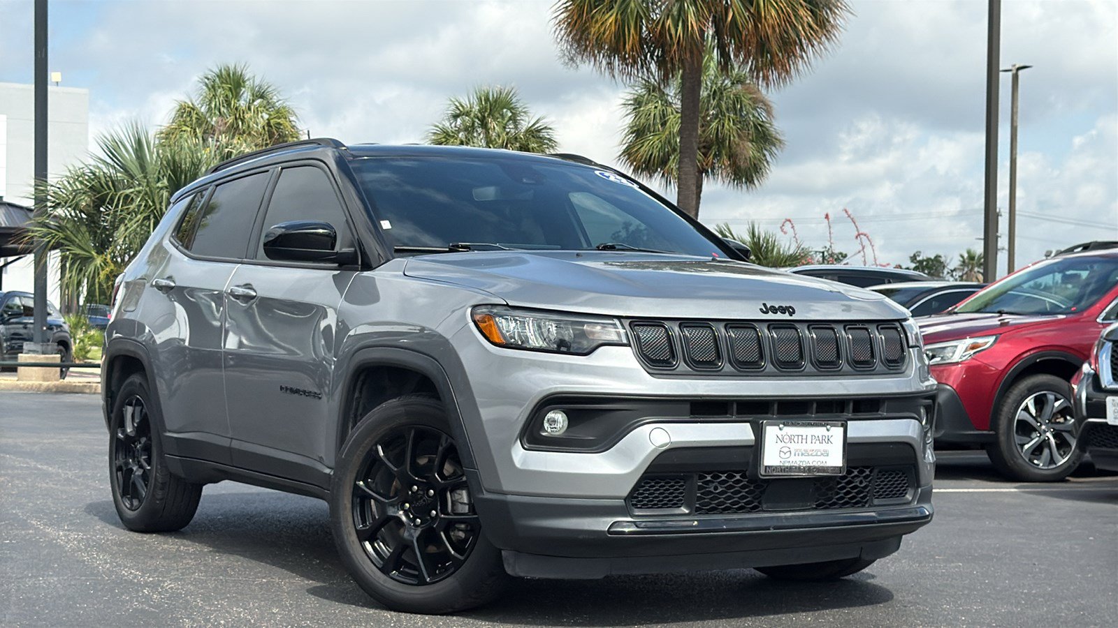 Used 2022 Jeep Compass Latitude FWD image 2