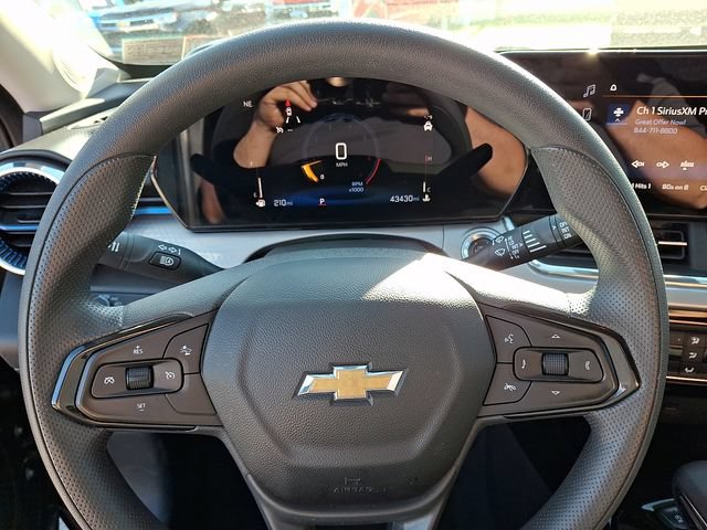 Certified 2025 Chevrolet Trax LT FWD image 19