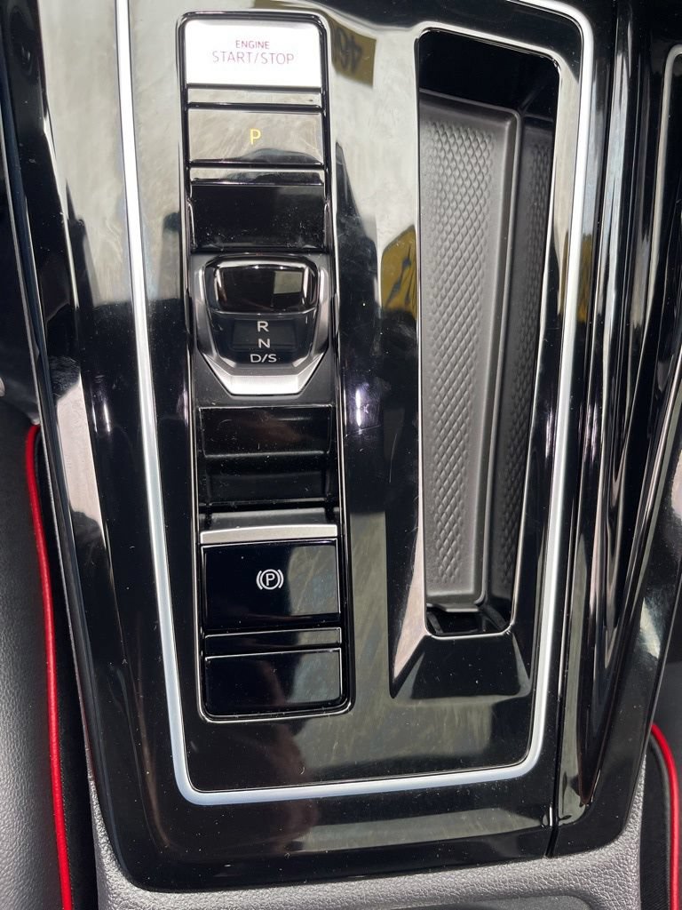 Used 2024 Volkswagen GTI SE FWD image 18
