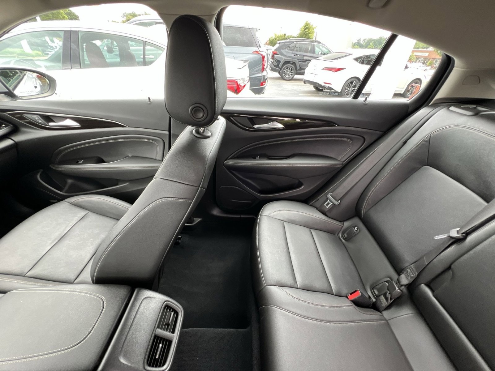 Used 2018 Buick Regal Essence w/ Driver Confidence Package #1 image 3