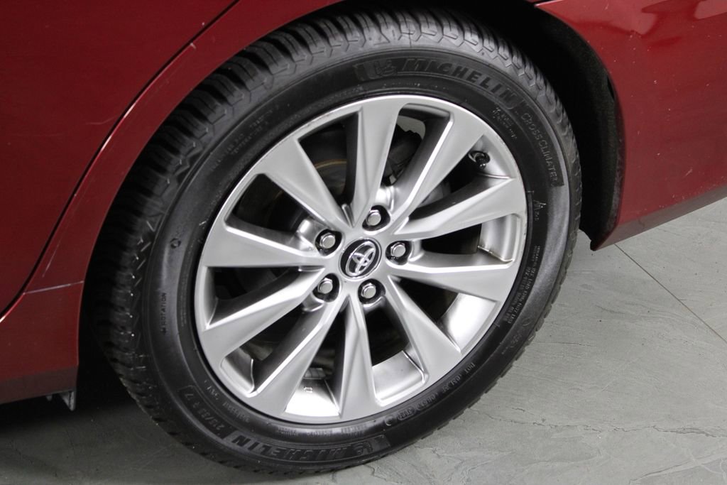 Used 2017 Toyota Camry XLE w/ Moonroof Package image 11