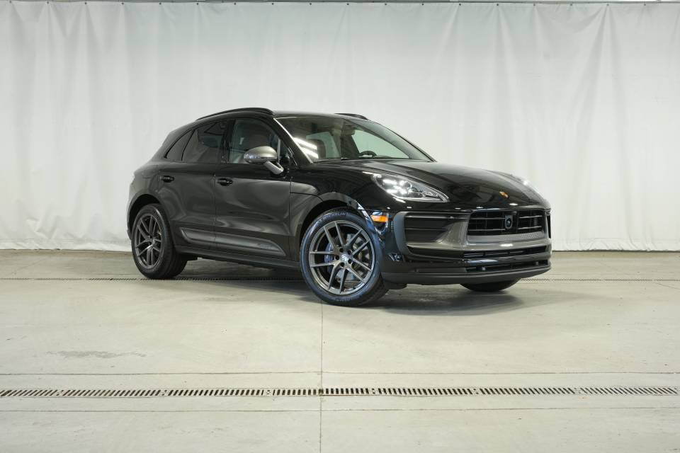Certified 2026 Porsche Macan Turbo AWD/4WD image 9