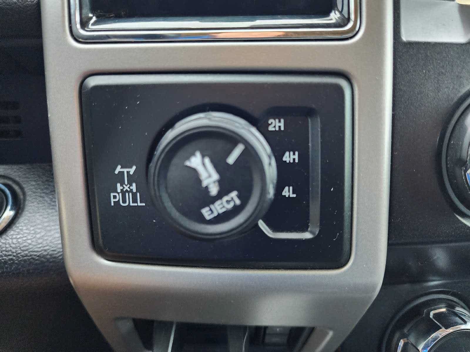 Used 2020 Ford F350 Lariat w/ Lariat Ultimate Package AWD/4WD image 29