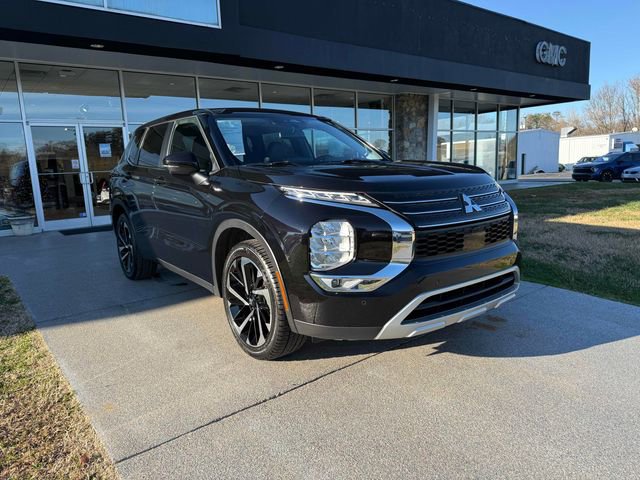 Used 2024 Mitsubishi Outlander SE image 1