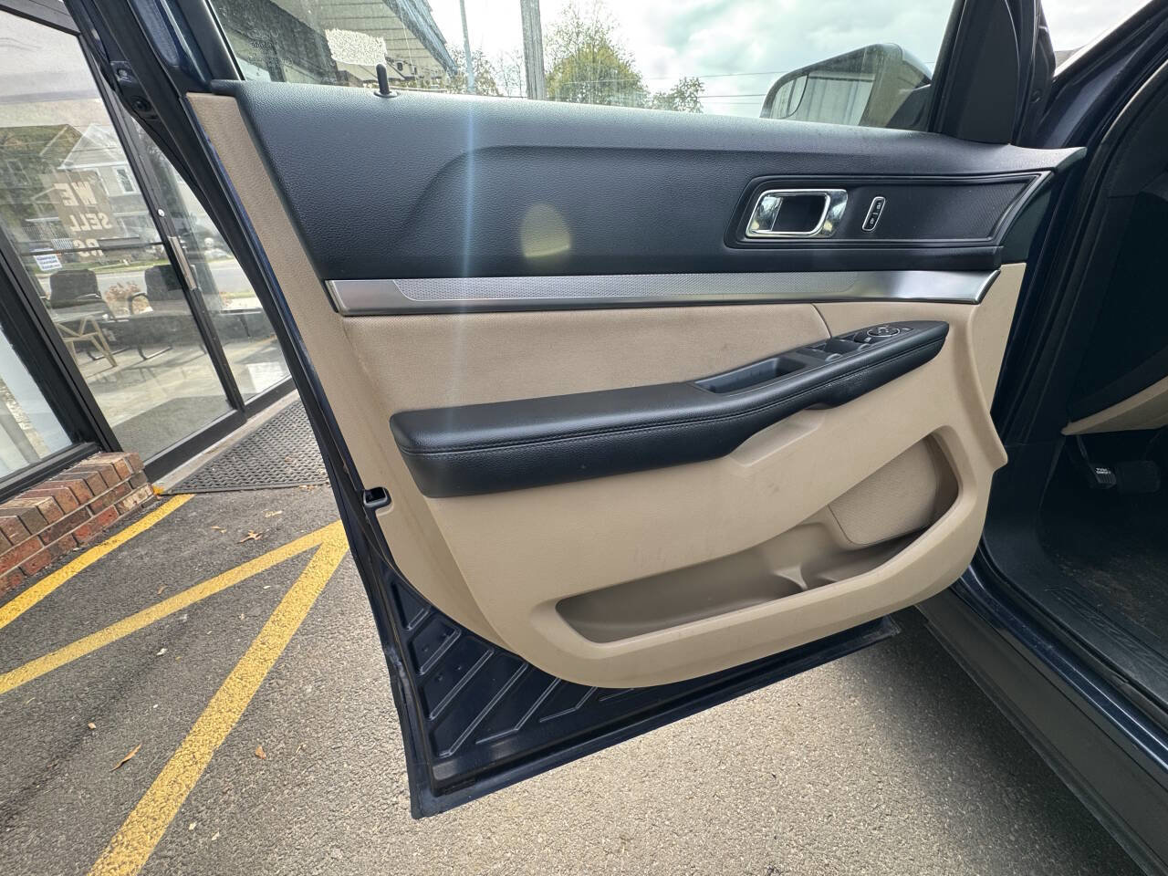 Used 2016 Ford Explorer Base AWD 4dr SUV image 25