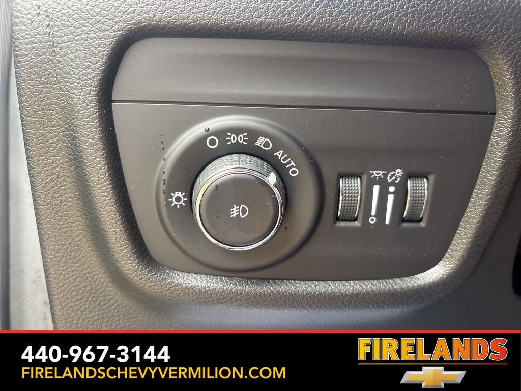 Used 2023 Jeep Grand Cherokee Limited w/ Black Appearance Package AWD/4WD image 17